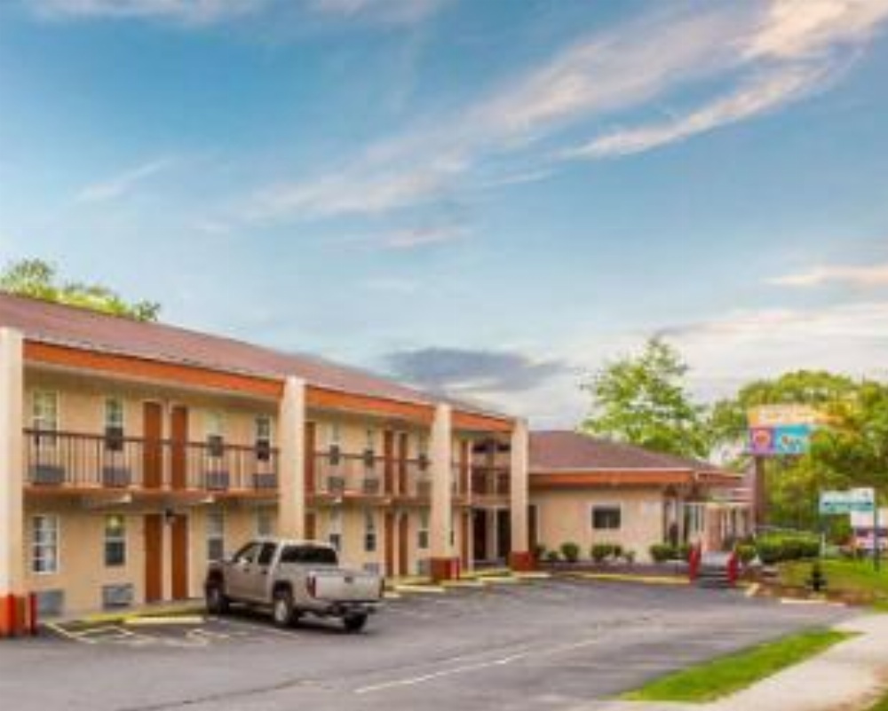 Econo Lodge Fort Jackson Image 14