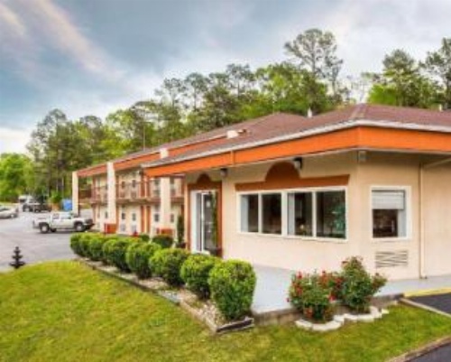 Econo Lodge Fort Jackson image 16