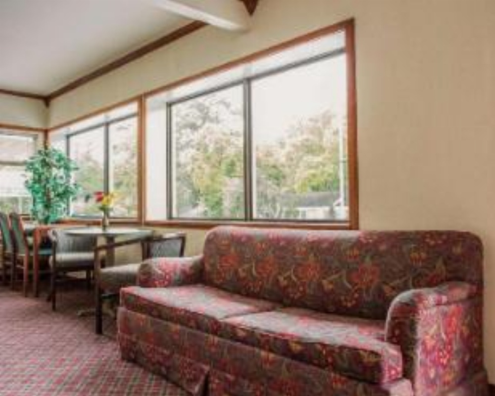 Econo Lodge Fort Jackson Image 19