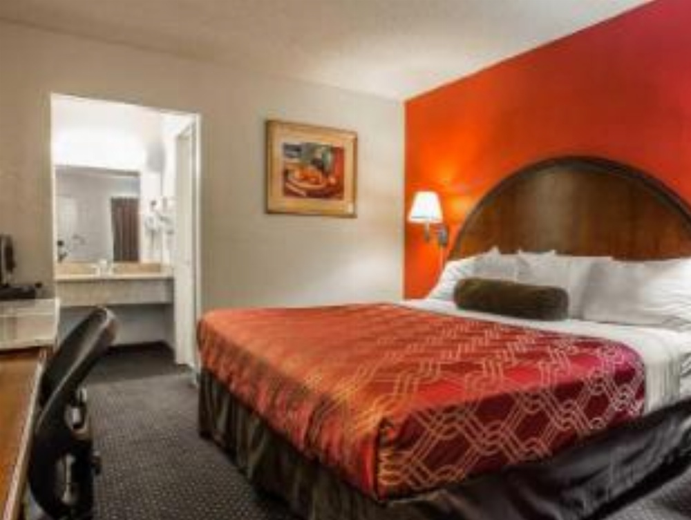 Econo Lodge Fort Jackson Image 22