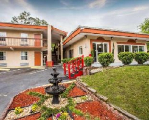 Econo Lodge Fort Jackson image 23