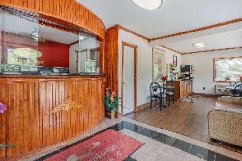 Econo Lodge Fort Jackson image 6