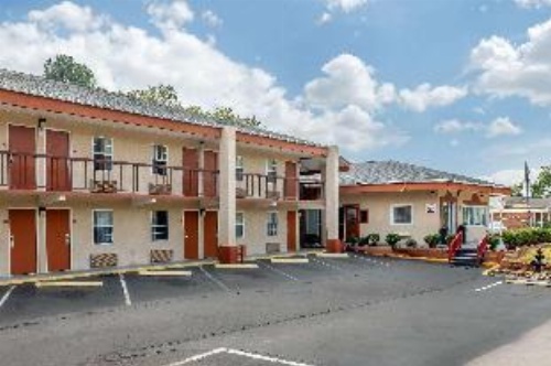 Econo Lodge Fort Jackson image 7